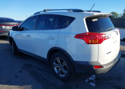 2015 Toyota Rav4 Xle z USA, uszkodzony, nr VIN JTMWFREV2FD056668